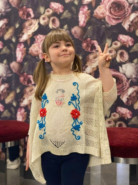 PONCHO TRAFORATO CON RICAMO